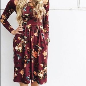 LIKE NEW! Wore once - Size S - Beautiful Floral